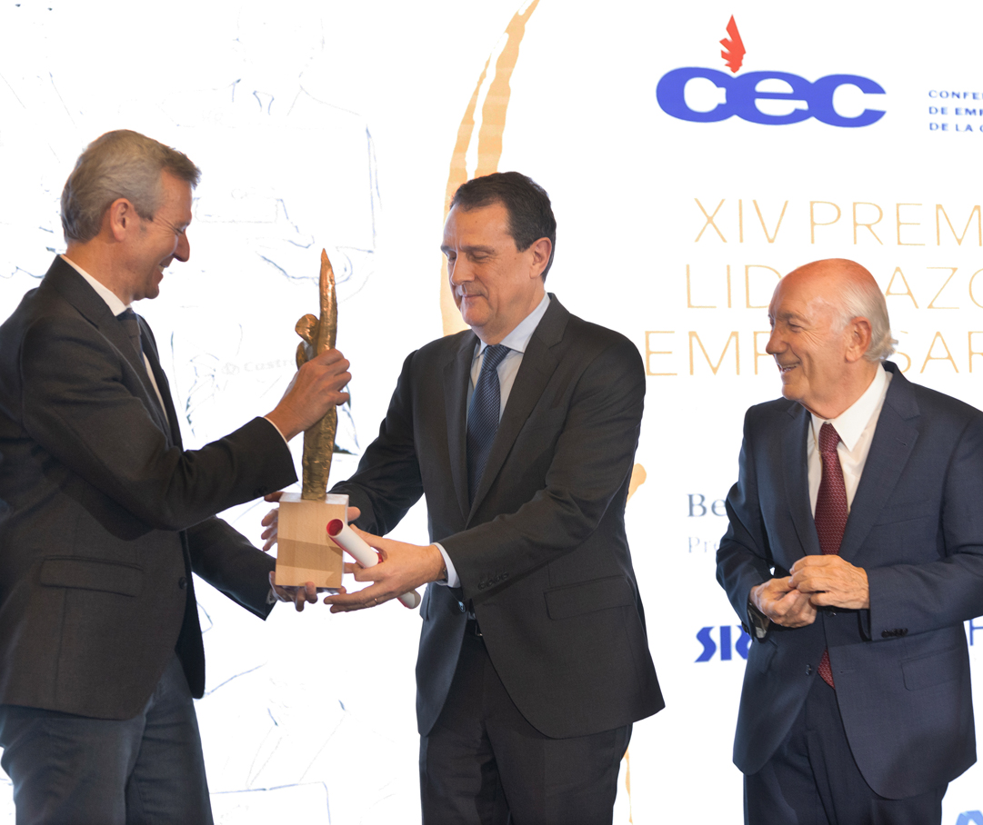 Momento de entrega: Premio Liderazgo Empresarial