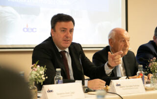 Valentín González Formoso lamenta que “el parón judicial y el populismo energético” lastren las posibilidades de liderazgo de Galicia en el campo de las energías renovables