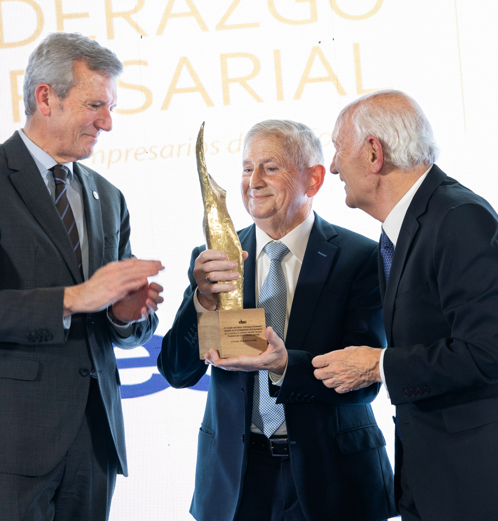 Entrega Premio | Cándido Hermida Momento de entrega: Premio Liderazgo Empresarial