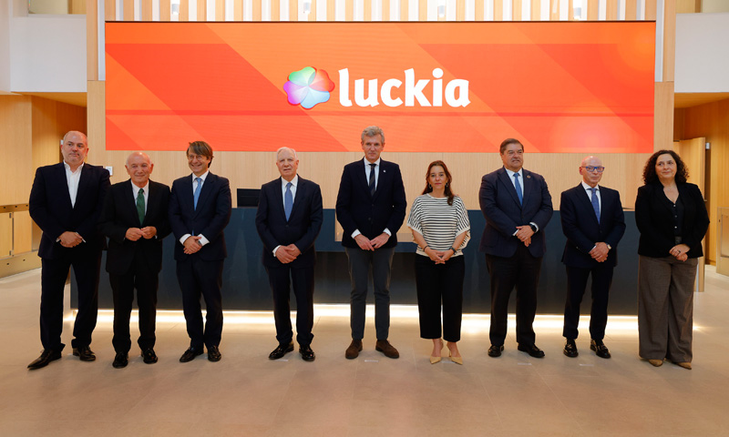 El presidente de la CEC, Antonio Fontenla, interviene en el acto institucional de inauguración de la nueva sede corporativa de Luckia en A Coruña