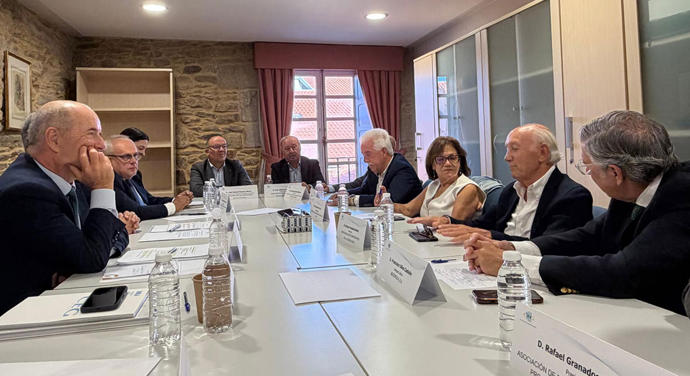 El presidente de la CEC asiste a un encuentro empresarial con representantes de la Confederación Canaria de Empresarios