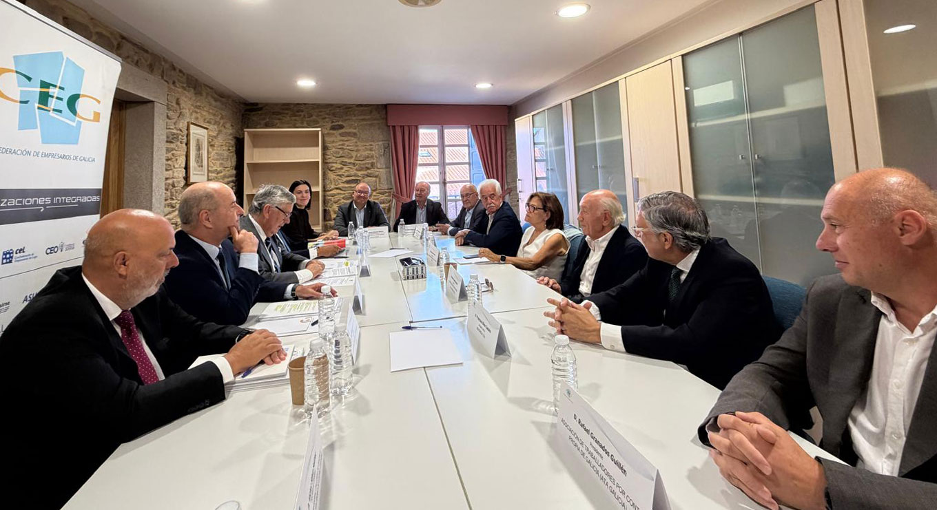 El presidente de la CEC asiste a un encuentro empresarial con representantes de la Confederación Canaria de Empresarios